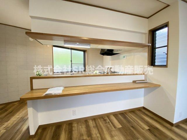 東石切町4丁目中古戸建のキッチン|カウンターテーブルがあるので便利です♪