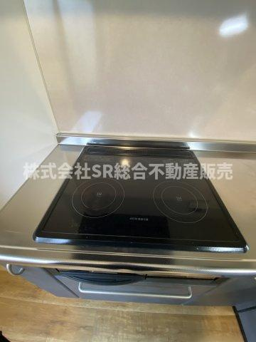 東石切町4丁目中古戸建のキッチン|IH3口コンロ、グリル付きでお掃除も楽です！