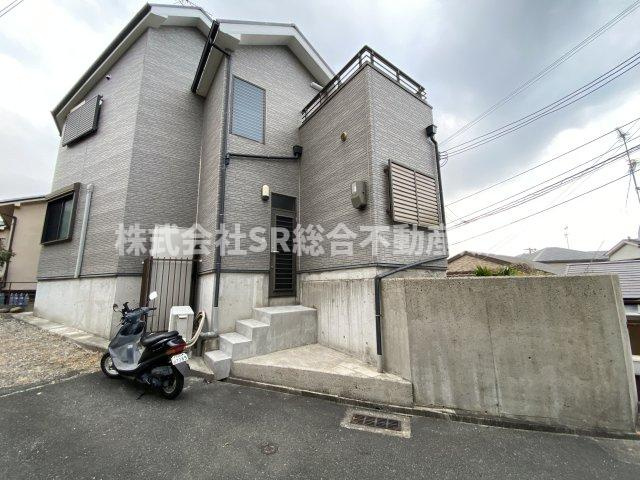東石切町4丁目中古戸建の外観|閑静な住宅街です。
