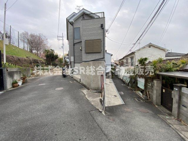 東石切町4丁目中古戸建の前面道路含む現地写真|前面道路含む現地写真です