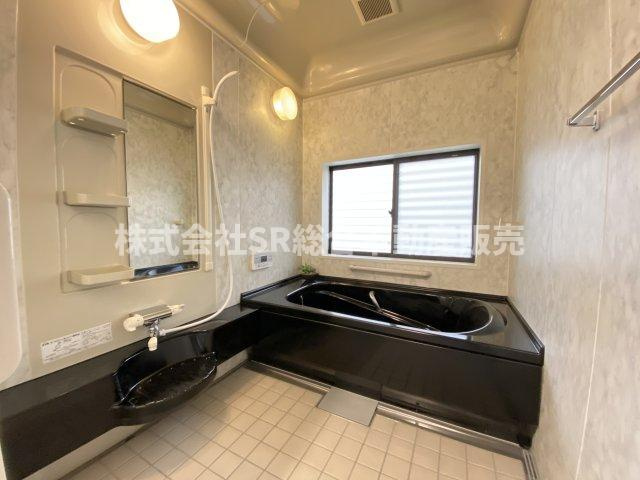 東石切町4丁目中古戸建の浴室|足を伸ばしてゆったりと浸かれます♪