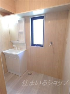 広島市安佐北区口田南９丁目のアパートの洗面所|シャンプードレッサー新品です！