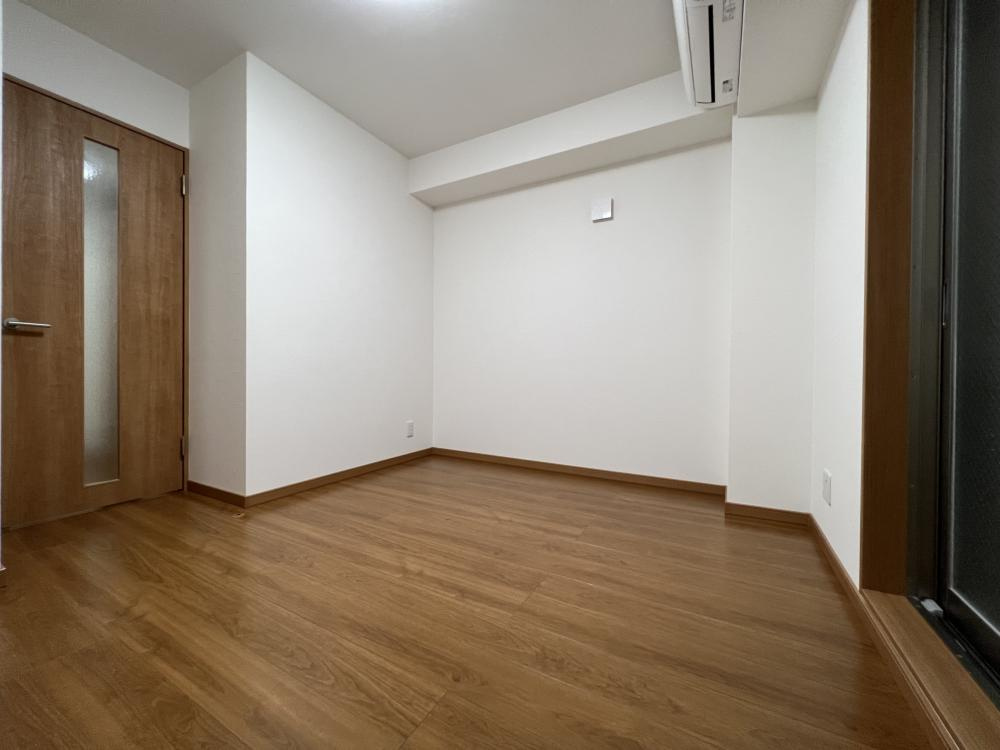 レガーロ雲井の洋室