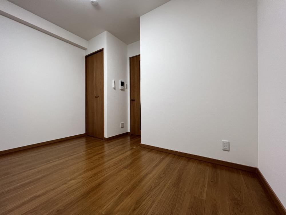 レガーロ雲井の洋室