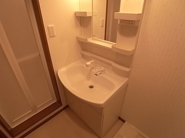 グランドオークＫＯＢＥ北野の洗面所