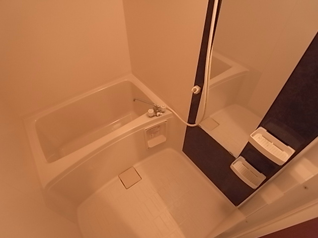 グランドオークＫＯＢＥ北野の浴室