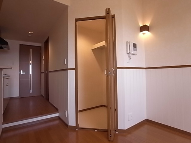 グランドオークＫＯＢＥ北野の収納