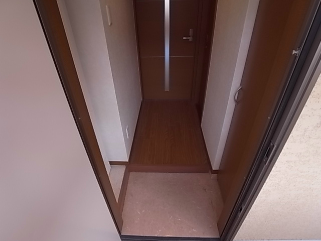 グランドオークＫＯＢＥ北野の玄関