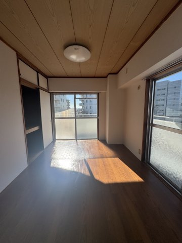 グリーンパーク吉田　605号室の洋室