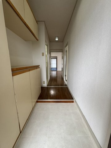 グリーンパーク吉田　605号室の玄関