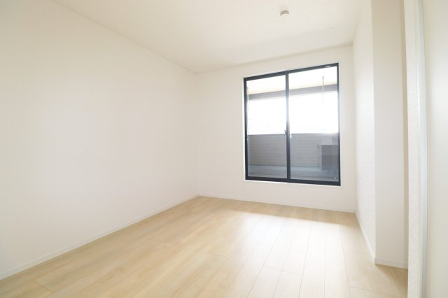 岩瀬郡鏡石町境　　　１号棟　　　鏡石第１小学校、鏡石中学区の洋室|※同社施工例