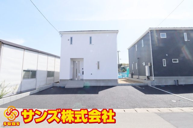 岩瀬郡鏡石町境　　　１号棟　　　鏡石第１小学校、鏡石中学区の外観|西側から見た駐車場を含む外観