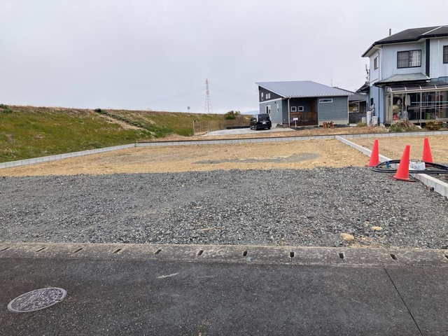 【外観】 | 磐田市豊浜中野 3期 新築一戸建て 2号棟 | 現在建築中の外観画像です。ご内覧は同じメーカーの完成物件へご案内いたしますので、いつでもご相談ください！