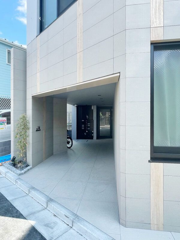 the14 HIGASHI-JUJOのエントランス