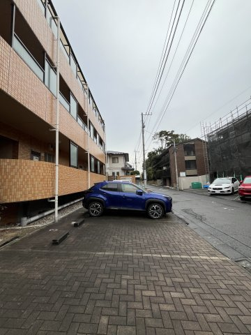 エクセルいづみの駐車場