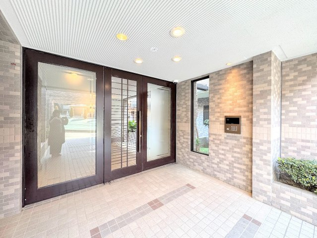東戸塚パークホームズ弐番館のエントランス|◆管理体制良好なマンションです。清潔感のあるエントランスに開放感のある住環境。