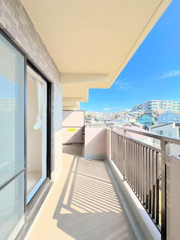 東戸塚パークホームズ弐番館のバルコニー|◆日当たり良好なバルコニー！毎日のお洗濯にも嬉しいですね！
