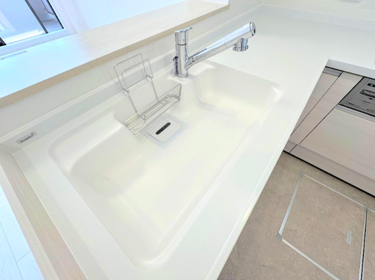 東戸塚パークホームズ弐番館のキッチン|◆広々したキッチンシンク。洗い物が多い時にも快適にご利用いただけます。