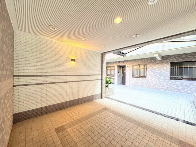 東戸塚パークホームズ弐番館のエントランス|◆当日見学のお受付もしております。お気軽に「045-825-3110」までお電話ください。