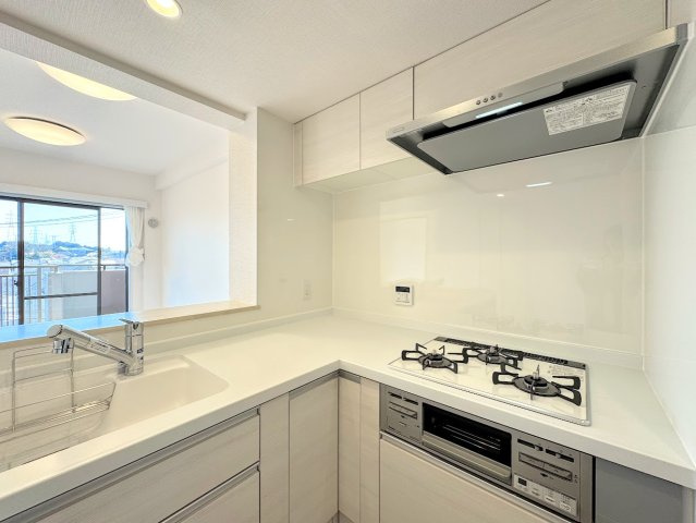 東戸塚パークホームズ弐番館のその他|◆デザイン性と機能性を兼ね備えたキッチンです。リビングスペースとの一体感が生まれ、広々空間を演出してくれます。