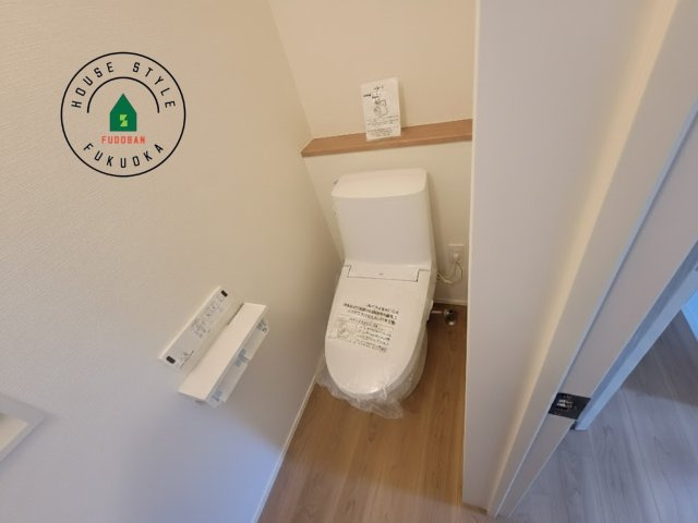 筑紫野市大字阿志岐第3-3棟（1号棟）の内観：施工例|温水洗浄便座を完備しております。2ヶ所にトイレがあるのは朝の慌ただしい時間も安心です。