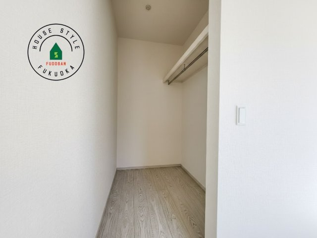 筑紫野市大字阿志岐第3-3棟（1号棟）の内観：施工例|洋服や大きな荷物が多い方や人数の多いご家族などは、一般的なクローゼットよりもウォークインクローゼットのほうが使い勝手が良いです。