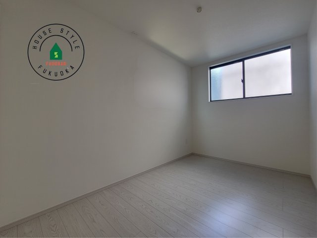 筑紫野市大字阿志岐第3-3棟（1号棟）の内観：施工例|落ち着いた色調の洋室です。