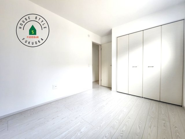 筑紫野市大字阿志岐第3-3棟（1号棟）の内観：施工例|柔らかい陽光が差し込む明るいお部屋を演出する設計。彩光の取れる窓が気持ちの良いお部屋を創り上げます。