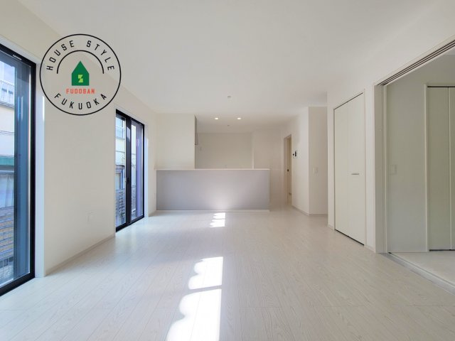 筑紫野市大字阿志岐第3-3棟（1号棟）の内観：施工例|ご家族を近くに感じられる対面キッチンのLDK。会話もはずみそうですね。