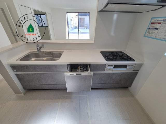 筑紫野市大字阿志岐第3-3棟（1号棟）の内観：施工例|キッチン。グリル・食器洗い乾燥機・浄水器も完備。