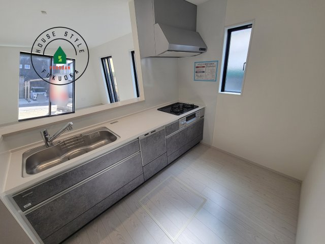 筑紫野市大字阿志岐第3-3棟（1号棟）の内観：施工例|ダイニングテーブルへの配膳がラクラク、お料理はかどるカウンター付きシステムキッチン！