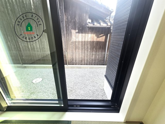 筑紫野市大字阿志岐第3-3棟（2号棟）の外観：施工例|風をしっかりと感じられるバルコニーでは、毎日が洗濯日和です。広々としているので洗濯も楽しくなるでしょうし、気分転換にバルコニーからの眺めを楽しむのもいいでしょう。