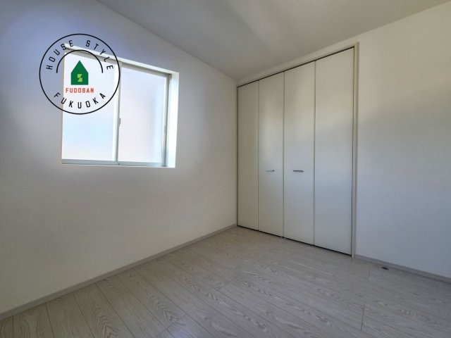 筑紫野市大字阿志岐第3-3棟（2号棟）の内観：施工例|落ち着いた色調の洋室です。