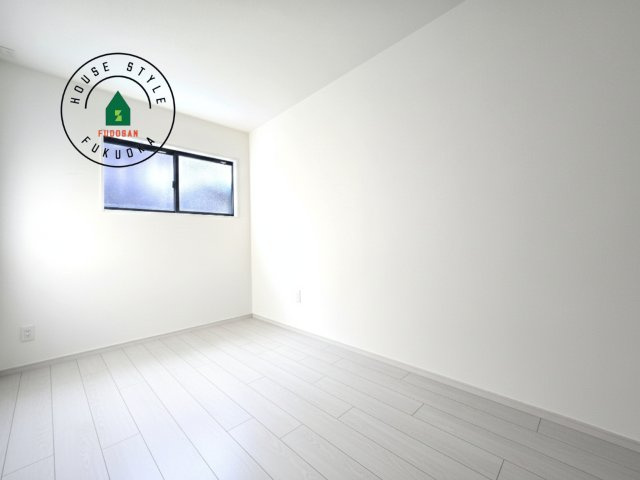 筑紫野市大字阿志岐第3-3棟（2号棟）の内観：施工例|柔らかい陽光が差し込む明るいお部屋を演出する設計。彩光の取れる窓が気持ちの良いお部屋を創り上げます。