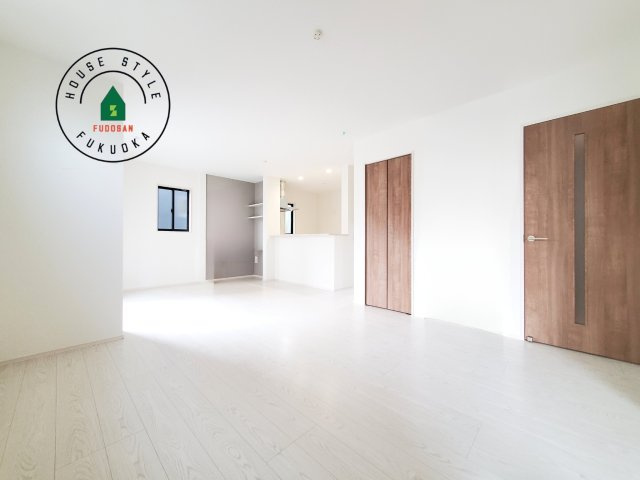 筑紫野市大字阿志岐第3-3棟（2号棟）の内観：施工例|ご家族を近くに感じられる対面キッチンのLDK。会話もはずみそうですね。