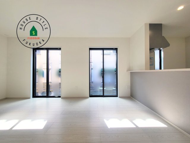 筑紫野市大字阿志岐第3-3棟（3号棟）の内観：施工例|ご家族を近くに感じられる対面キッチンのLDK。会話もはずみそうですね。