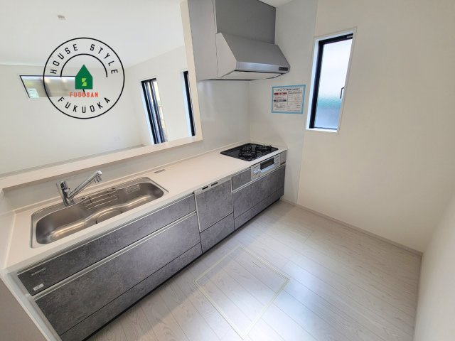 筑紫野市大字阿志岐第3-3棟（3号棟）の内観：施工例|キッチン。グリル・食器洗い乾燥機・浄水器も完備。