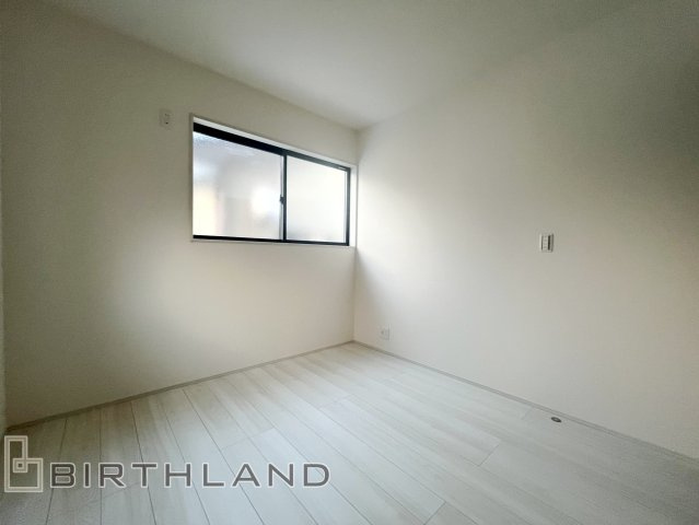 新築戸建・新築建売　福島市野田町谷地第3　森合小・清水中の洋室|窓の下に勉強机などを置けば手元を明るくでき勉強や読書がはかどりますね！