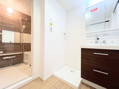 【脱衣所】 | すすき野第2団地第2住宅3－6号棟 | ◆ご家族の1日が始まり、1日が終わりを締めくくる洗面空間。洗濯機を配置しても十分なスペースを確保した設計となっております。