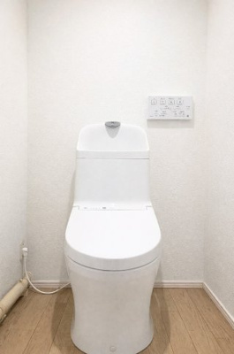 【トイレ】 | すすき野第2団地第2住宅3－6号棟 | ◆清潔感のある白を基調とした落ち着ける空間。小窓をもうけていますので、こもりやすい空気の入れ替えも簡単に行えますね！