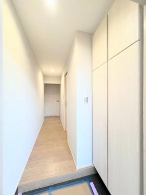 【玄関】 | すすき野第2団地第2住宅3－6号棟 | ◆明るい玄関です！散らかりやすい玄関もスッキリする大容量のシューズボックス付き。