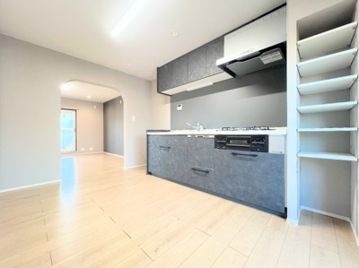 【キッチン】 | すすき野第2団地第2住宅3－6号棟 | ◆キッチンからダイニングやリビングが見渡せるキッチン。料理をしながら家族とコミュニケーションをとれるだけでなく、大きな開放感も得られることができます。