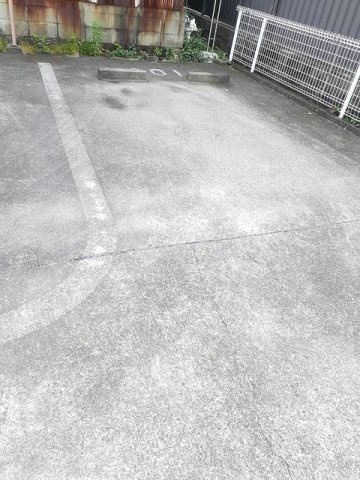 エントピア名和の駐車場|駐車場があるので、車を買う予定の方も安心です