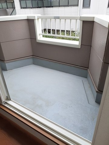 エントピア名和のバルコニー|外からの目が気にならないバルコニーで洗濯物が干せます