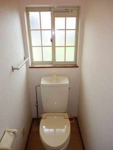 ドミール名和のトイレ|清潔感のあるトイレです