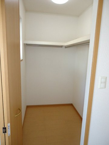 ＥＭＥＲＡＬＤ　Ⅰの収納|ちょっとした収納スペースも充実しています