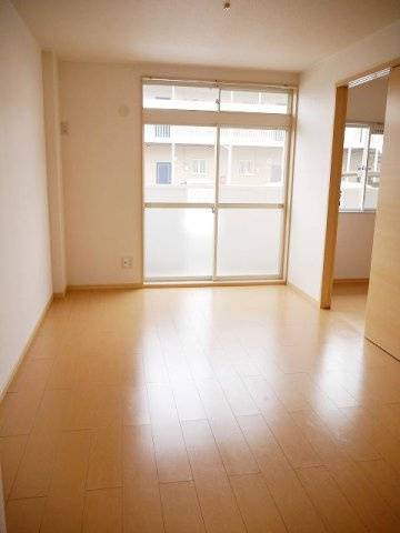 フォレスト山代Ｂの居間・リビング|ゆったりとしたリビングです