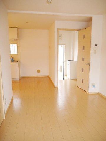 フォレスト山代Ｂの居間・リビング|使いやすい居間です