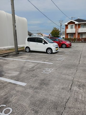 レジデンス住吉の駐車場|車をお持ちの方に嬉しい駐車場付きの物件です