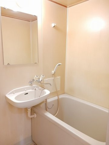 レジデンス住吉の浴室|日々の疲れを癒すお風呂付です